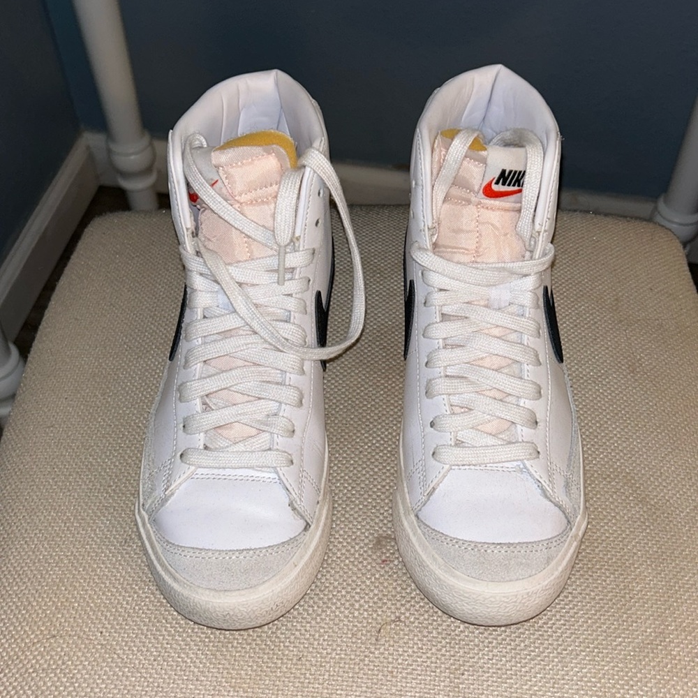 Nike Blazers sz: 7